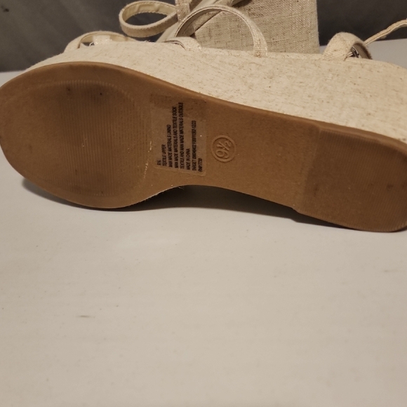 Chic Cream Wedges with Strappy Design - Picture 3 of 5